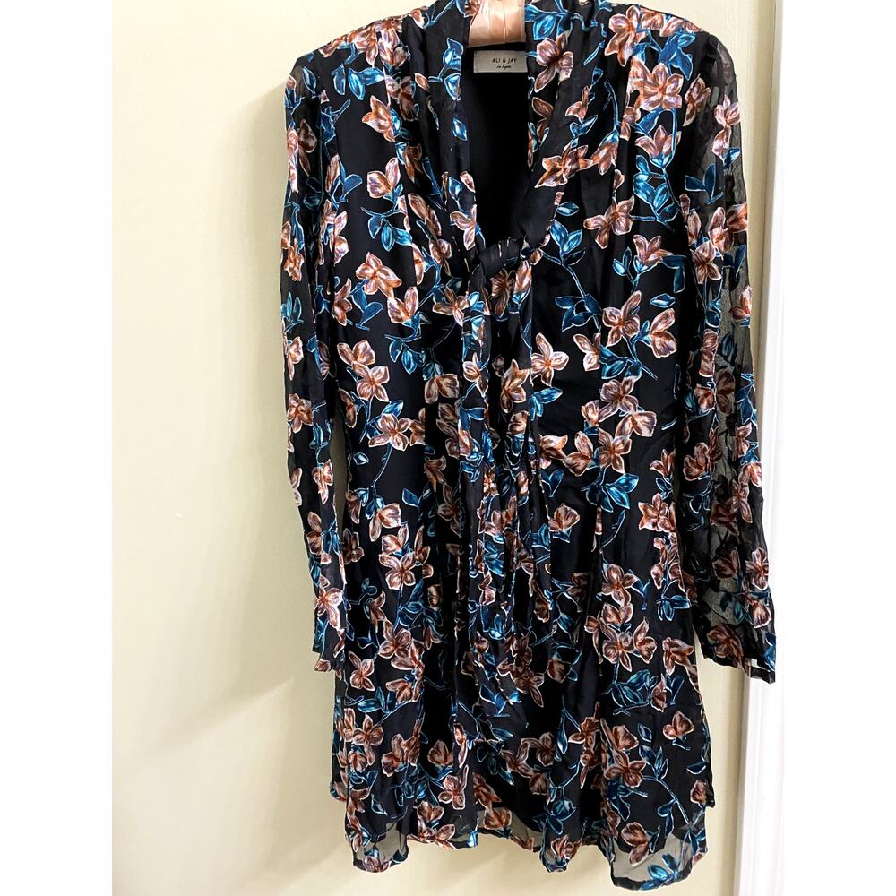 Ali & Jay Size S Floral Dress with Tie